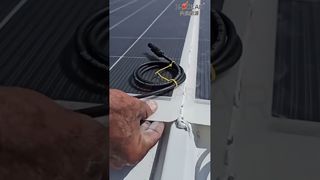 드릴링도 없고 브래킷도 없습니다! 곡선형 지붕에 태양광을 부착하세요. 구조적 접착이 한 번에 이루어집니다.